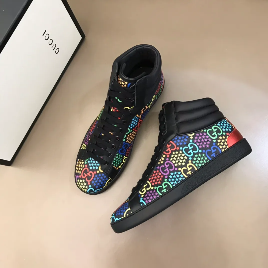p420 "GUCC*" high-top boots for couples launched on the official website of the same style. Counter quality [strong][strong] Selected Gucci imported waterproof rubber. Gucci's symbolic original webbing. Trendy and versatile style. "Double G" logo styling midsole. PU brand logo feet. Fine workmanship. Upper material. Men's size 38-44, women's size 35-39.